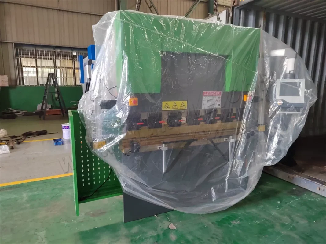 برازيل-2 WC67K-40T1600-E300P مكبس فرامل وماكينة لحام بالليزر