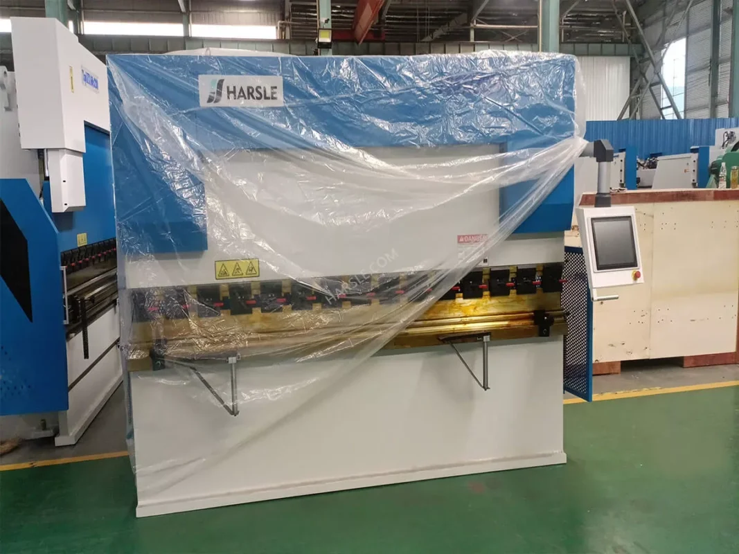 Pressa piegatrice idraulica CNC Brazil-WE67K-200T/3200 con 4+1 assi