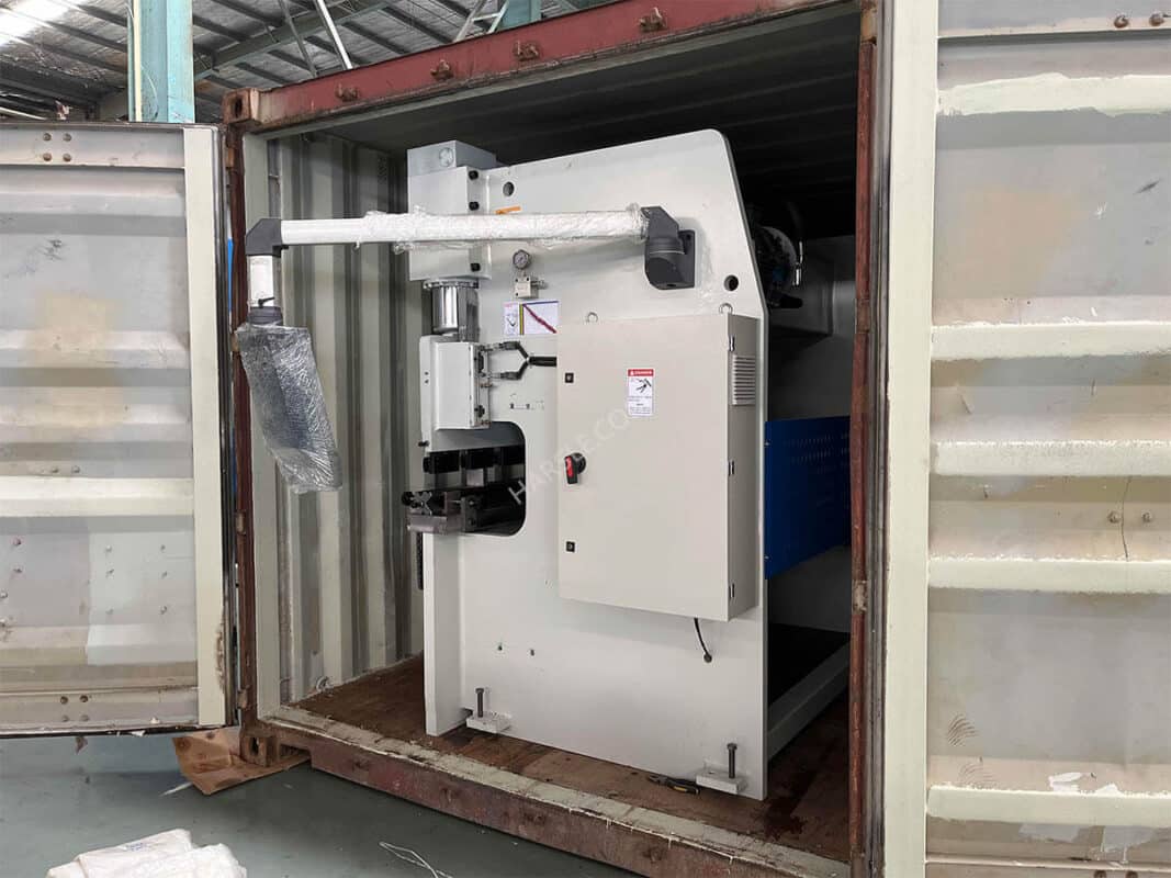 DOM-WC67K-125T/2500 E21 Prensa plegadora