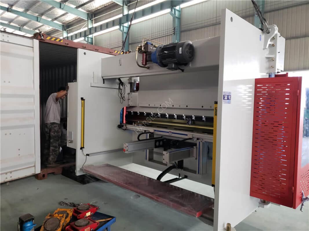 Prensa Dobradeira CNC DOM-WE67K-125T/3200