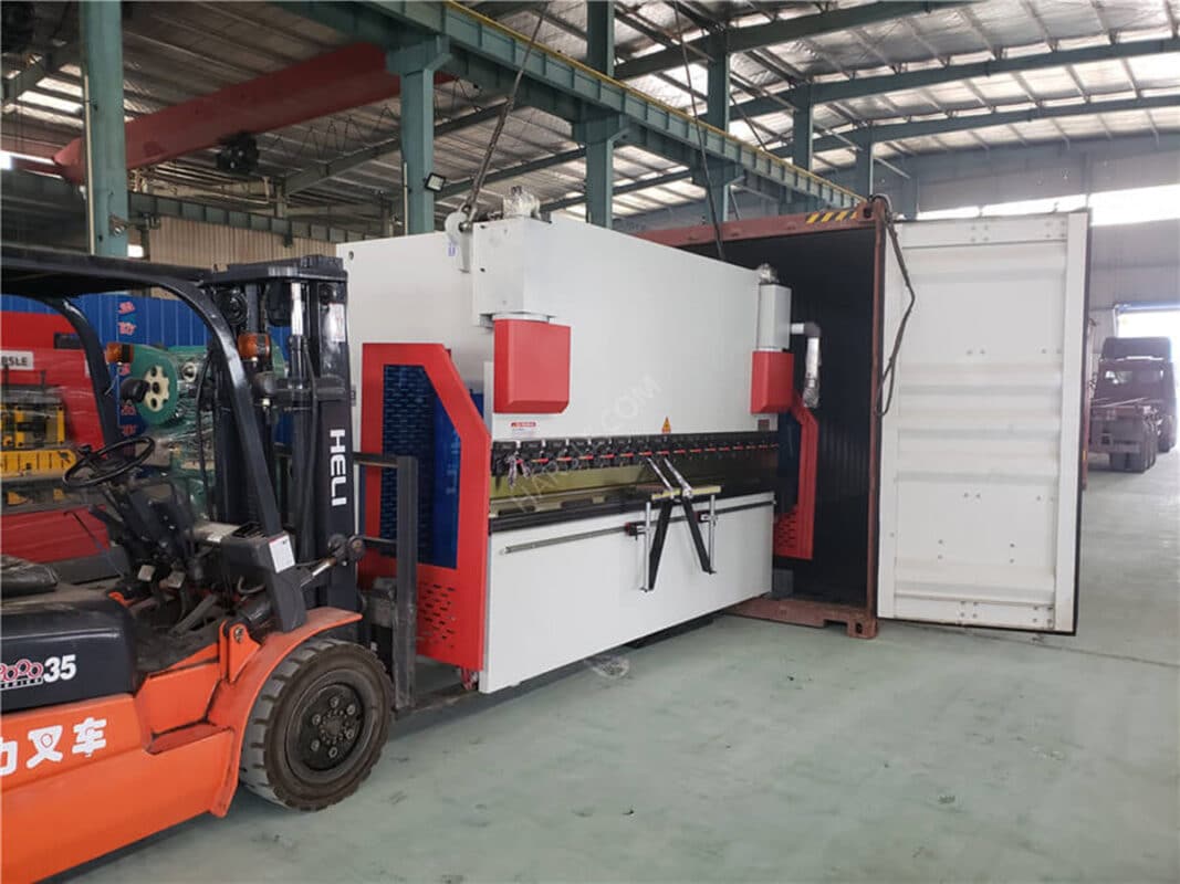 Prensa Dobradeira CNC DOM-WE67K-125T/3200