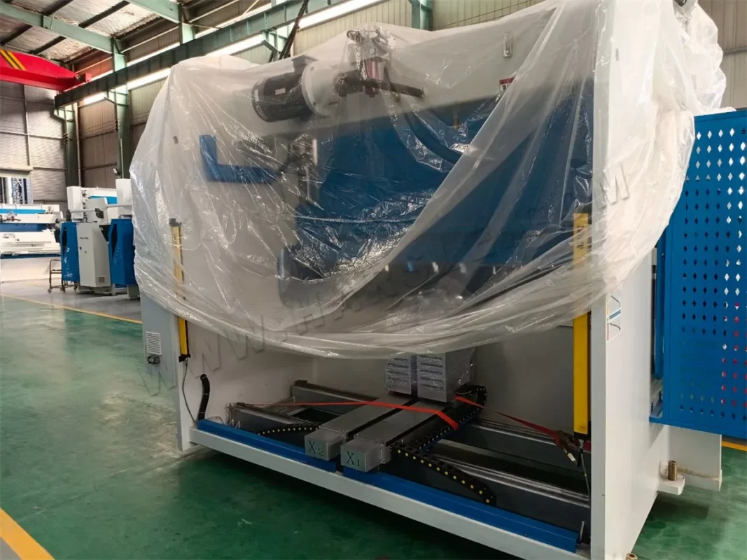 Grecja-WE67K-125T3200 8+1 osiowa prasa krawędziowa CNC DA-69T