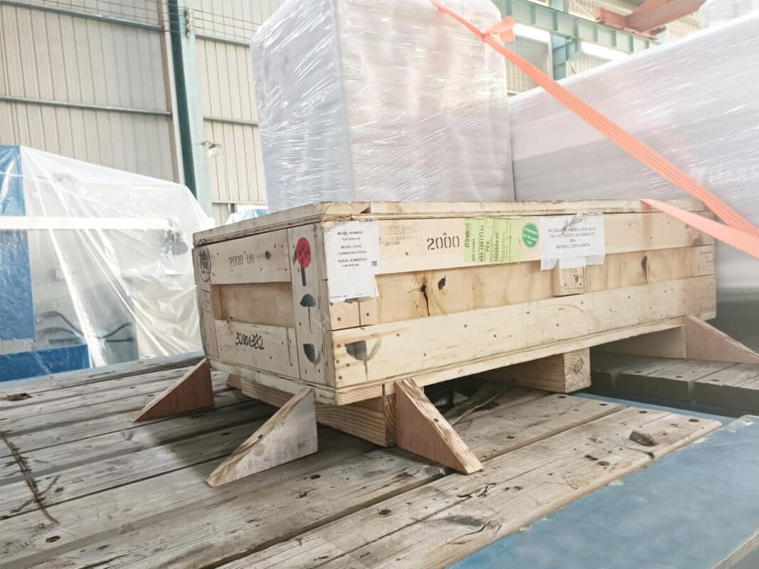 Macchina per taglio laser India-2000W-3015
