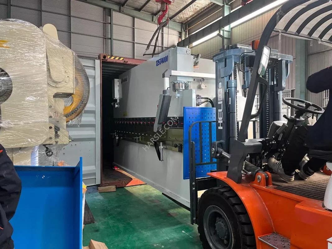 Presse plieuse CNC India-WE67K-100T/3200 avec système DA-53T