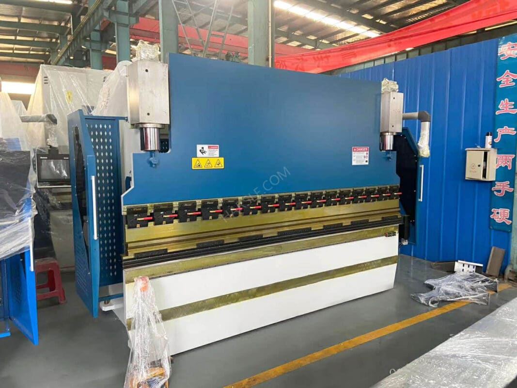 Presse plieuse CNC India-WE67K-100T/3200 avec DA-66T, 6+1 axes
