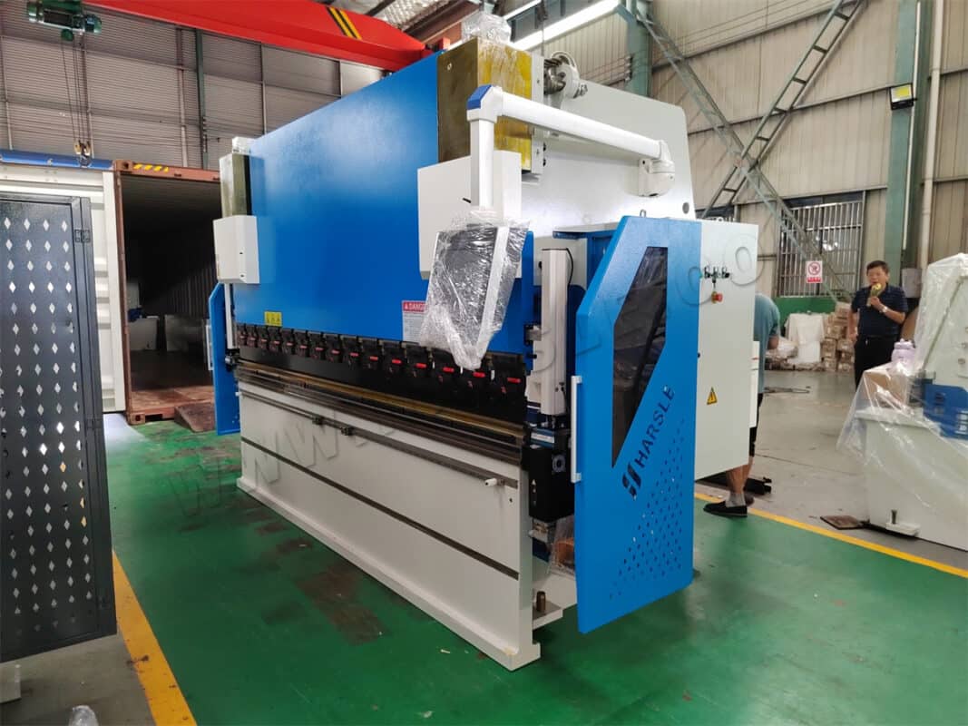 Pressa piegatrice CNC Israel-WE67K-160T3200 DA-58T a 4+1 assi e cesoia QC12K-6X3200