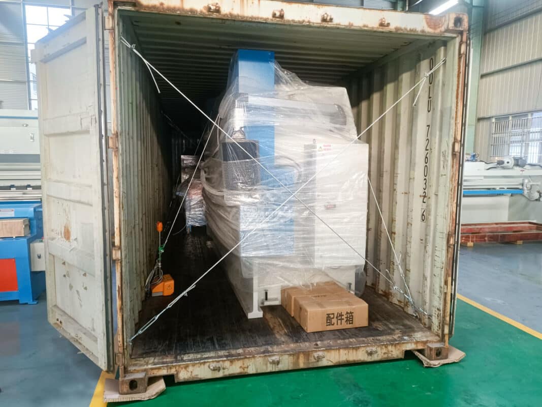 Cizalla QC12K-4X3200 de Kazajstán
