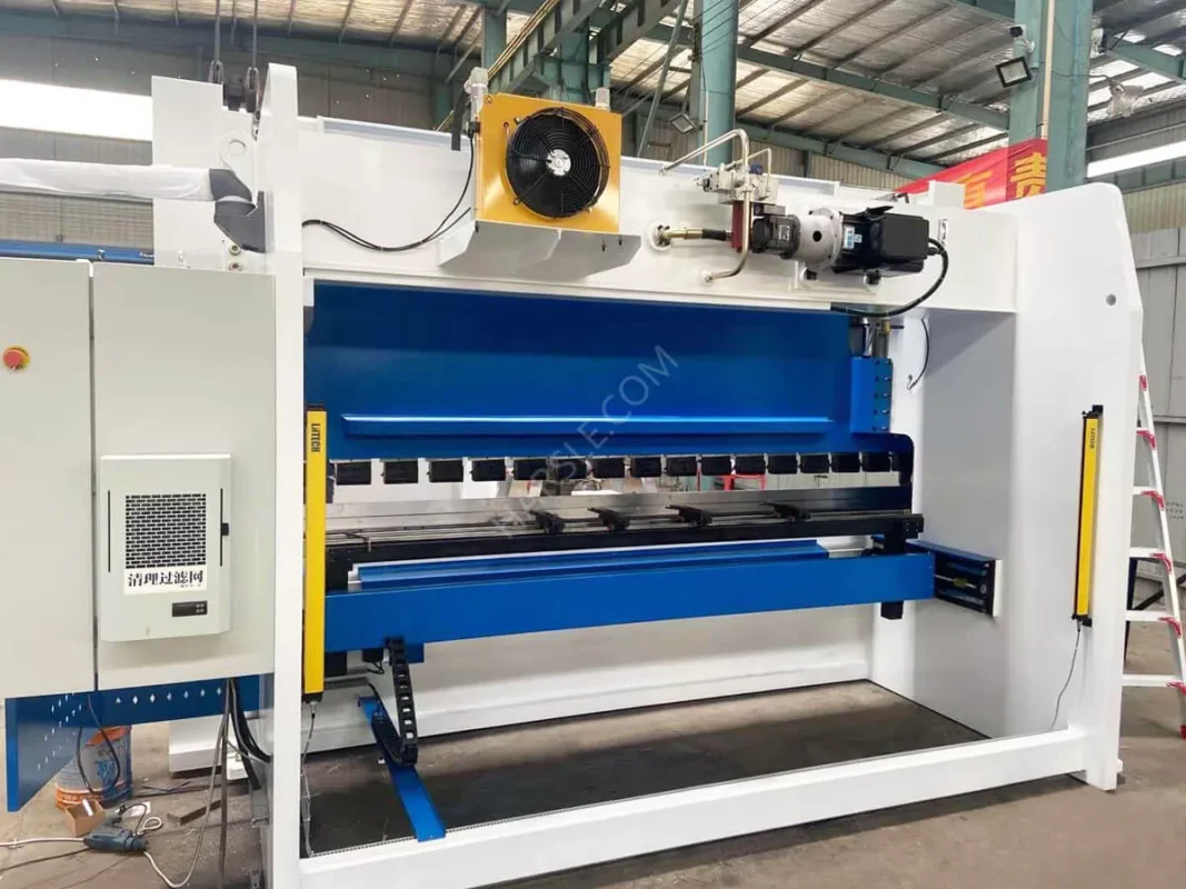 Corea-WE67K-220T/4000 Máquina plegadora CNC DA58T 4+1