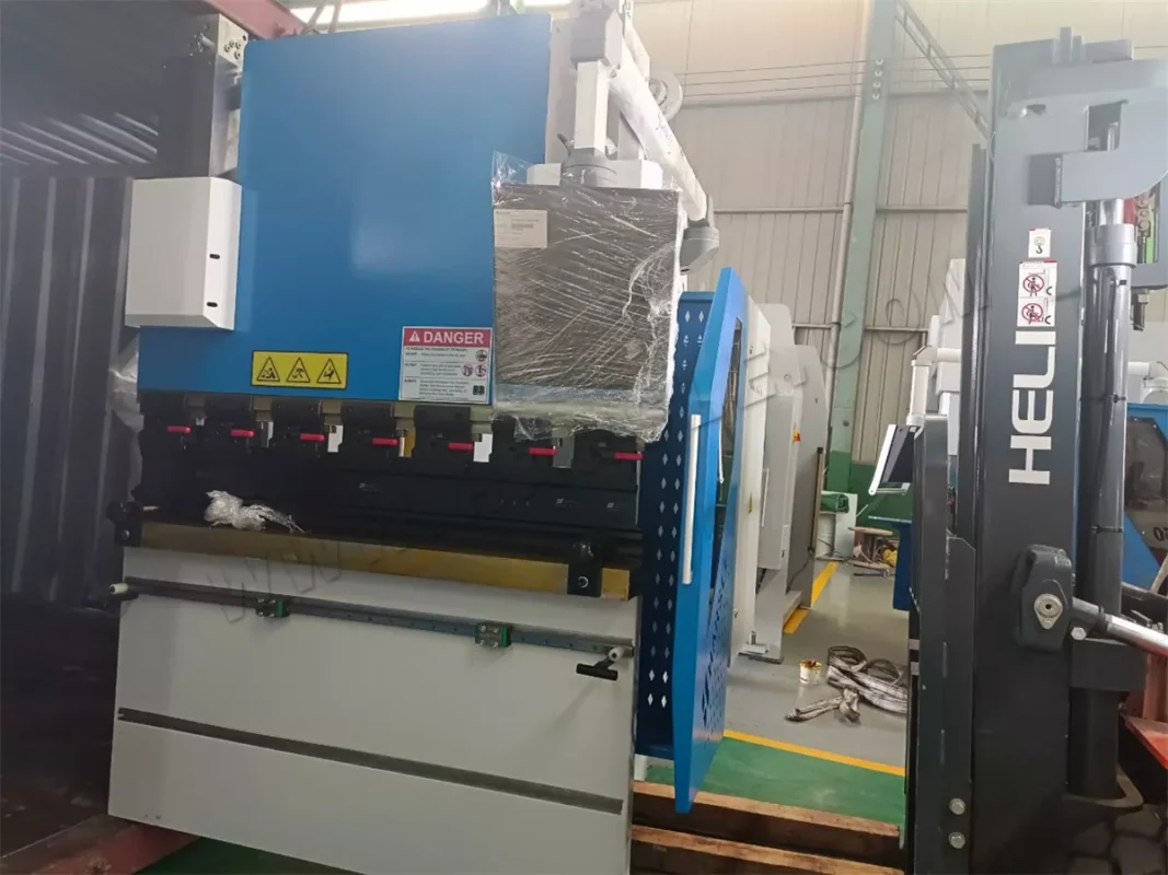 Lettland-WE67K-63T1500 DA53T CNC-Abkantpresse