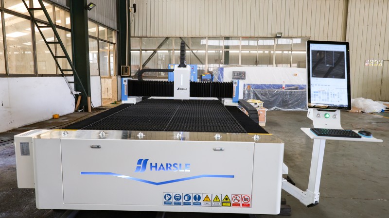 CNC Laser Cutting Machine Operating