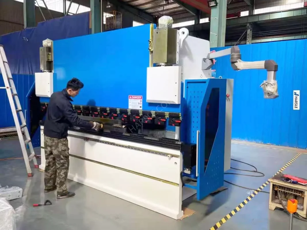 Mexico-WE67K-110T3200 CNC press brake with DA-66T, 8+1 Axis