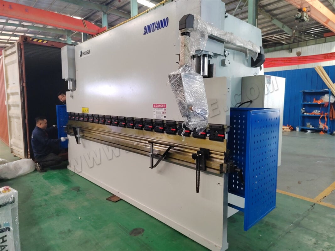 Pressa piegatrice CNC Mexico-WE67K-125T1600 a 8 assi DA-66T e pressa piegatrice NC WC67K-200T4000 E300P