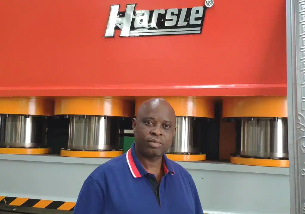 Cliente peruano compartilha experiência positiva com a máquina de puncionamento HARSLE
