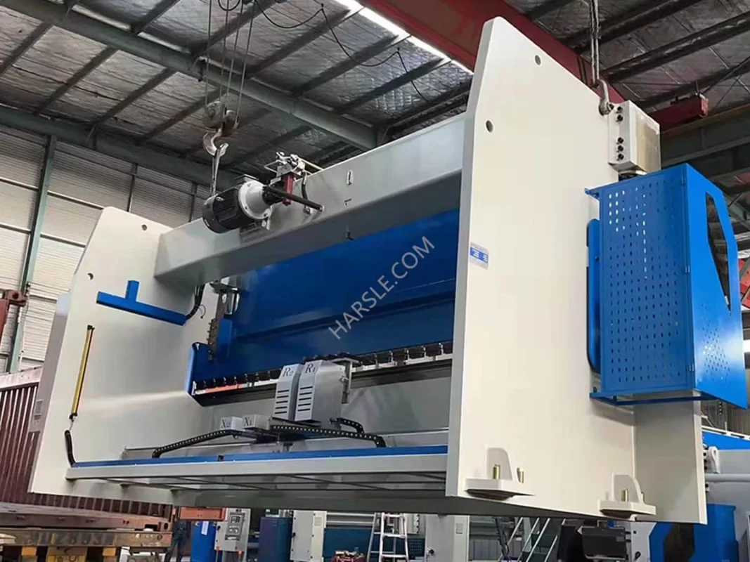 Presse plieuse CNC Pologne-WE67K-300T/6000 avec système DA66T 8+1 axes