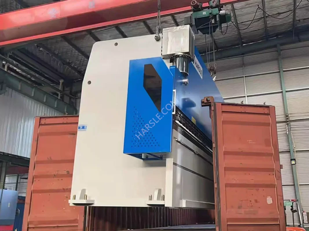 Presse plieuse CNC Pologne-WE67K-300T/6000 avec système DA66T 8+1 axes