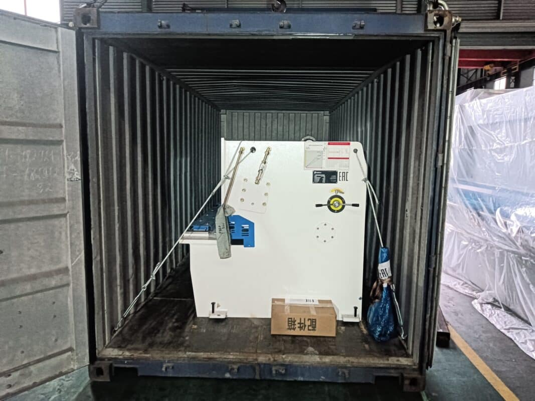 Машина для резки Россия-QC12K-4X3200