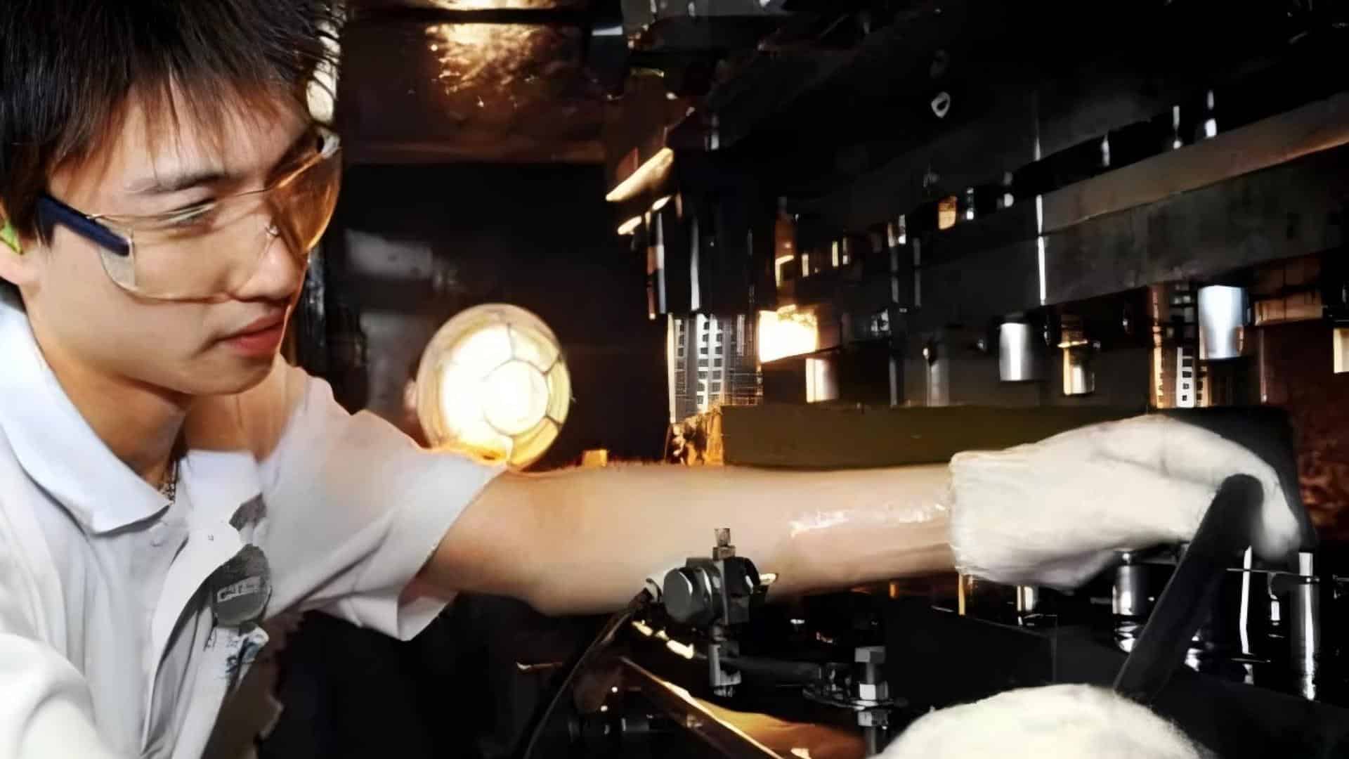 Sicherer Umgang mit Kraftpressen und Abkantpressen