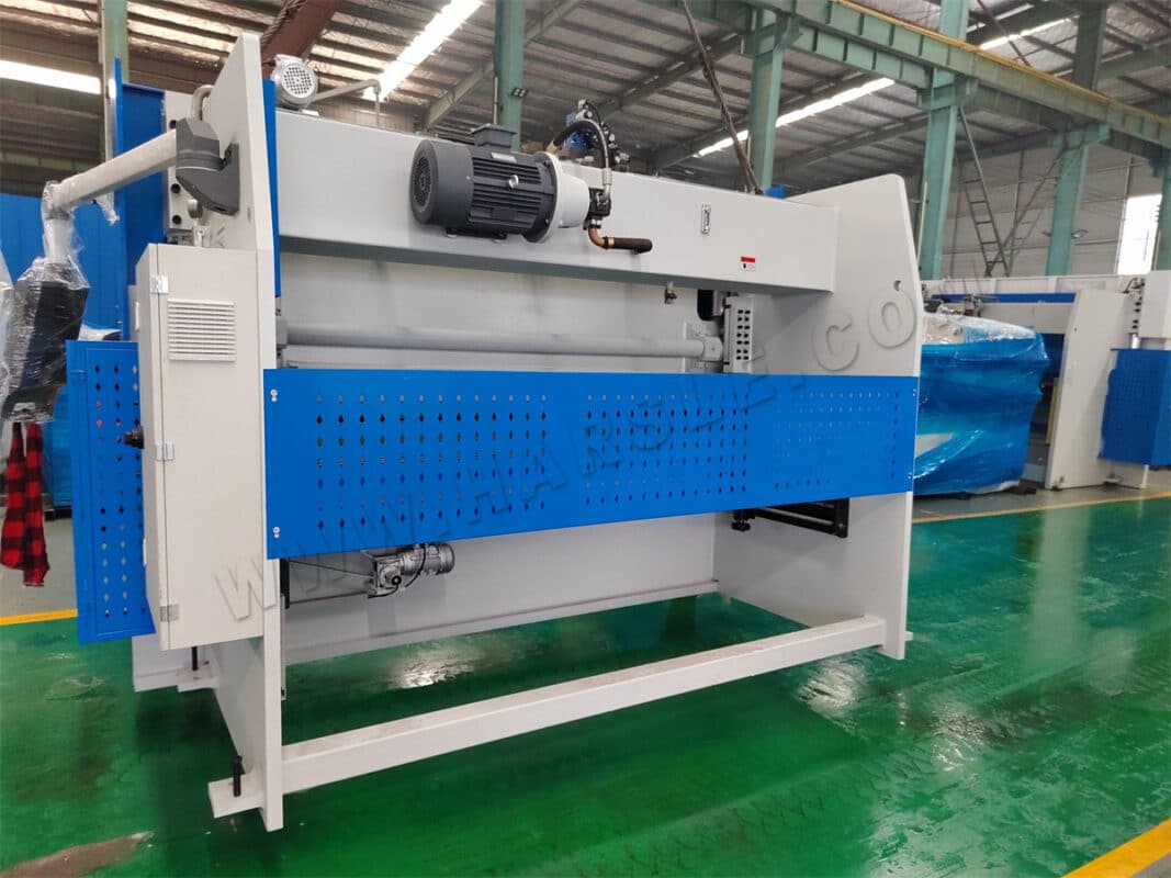 Saudi Arabia-WC67K-100T3200 NC Press Brake And QC12K-4X3200 Swing Beam Shearing Machine