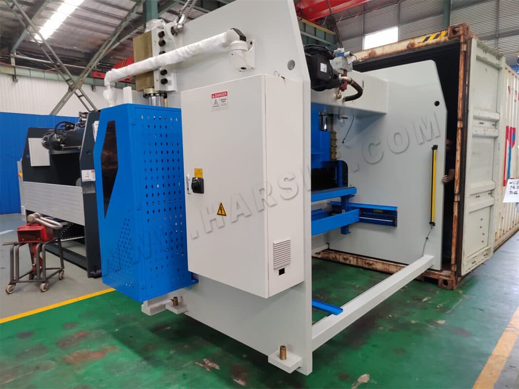 Arábia Saudita-WE67K-200T3200 DA-53T Prensa Dobradora CNC de 4+1 Eixos
