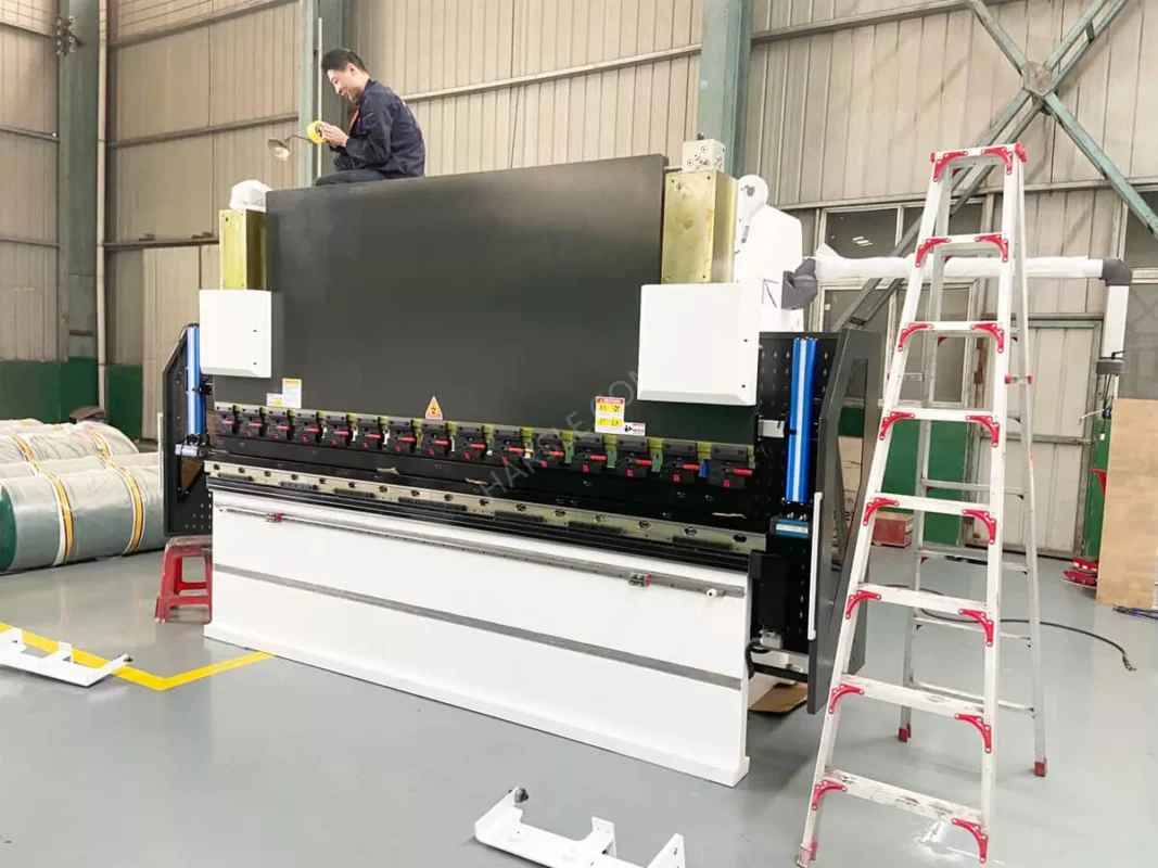Prensa plegadora CNC UK-WE67K-100T/3200 con DA69T, 8+1 ejes