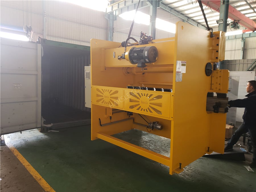 Ucrania - Prensa plegadora hidráulica WC67K-125T/2500