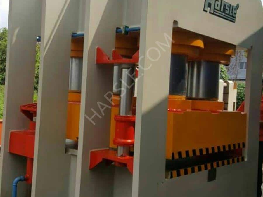 Ekwador-YM-2500T Maszyna do prasowania drzwi