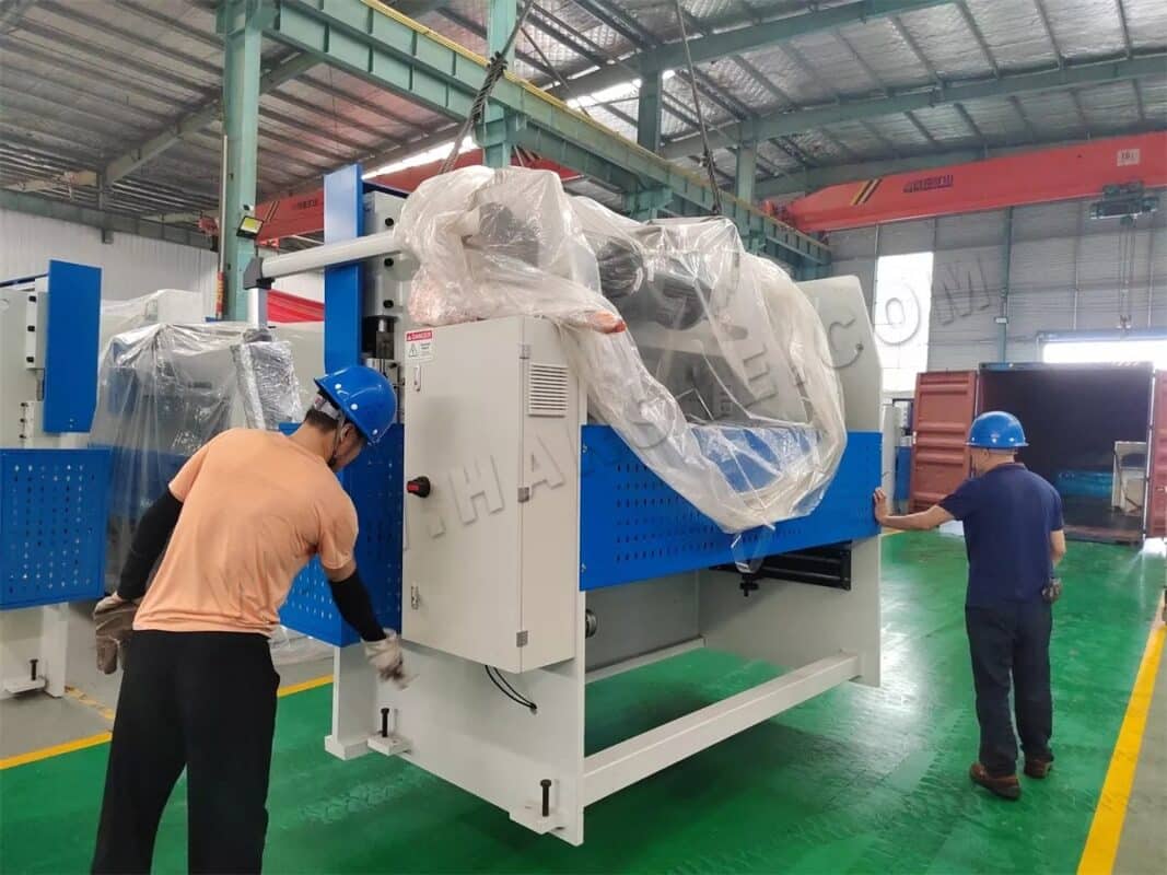 Philippines-WC67K-63T2500 Press Brake & HS-2000W-3015 Laser Cutting Machine & Laser Welding Machine