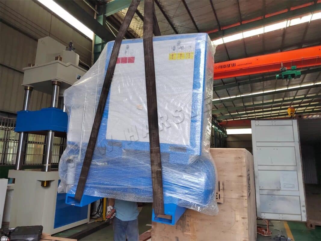 Macchina per taglio laser Brazil-HS-6025-3000W e pressa piegatrice CNC WE67K-200T3200
