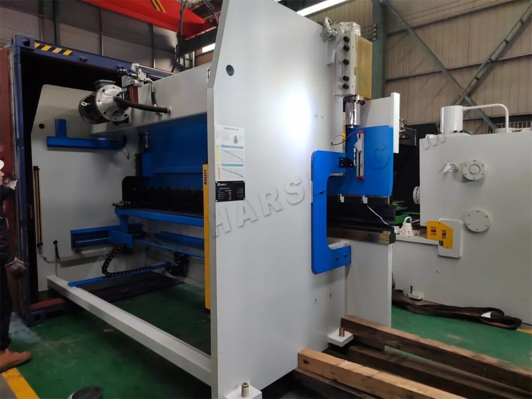 EE. UU. - 2 juegos de prensa plegadora CNC WE67K-175T4000, máquina de limpieza para soldadora láser de 3000 W y soporte para cizalla