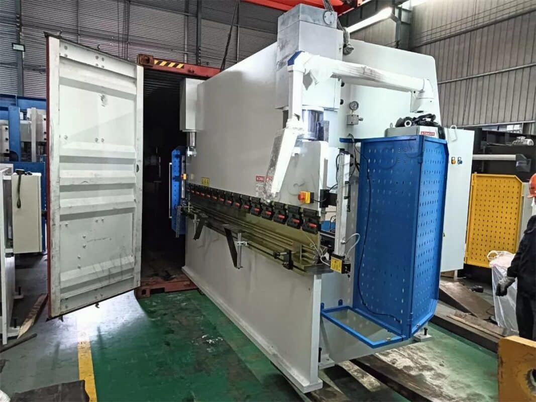 Brazil-2 Sets of WC67K-160T3200 NC Press Brake