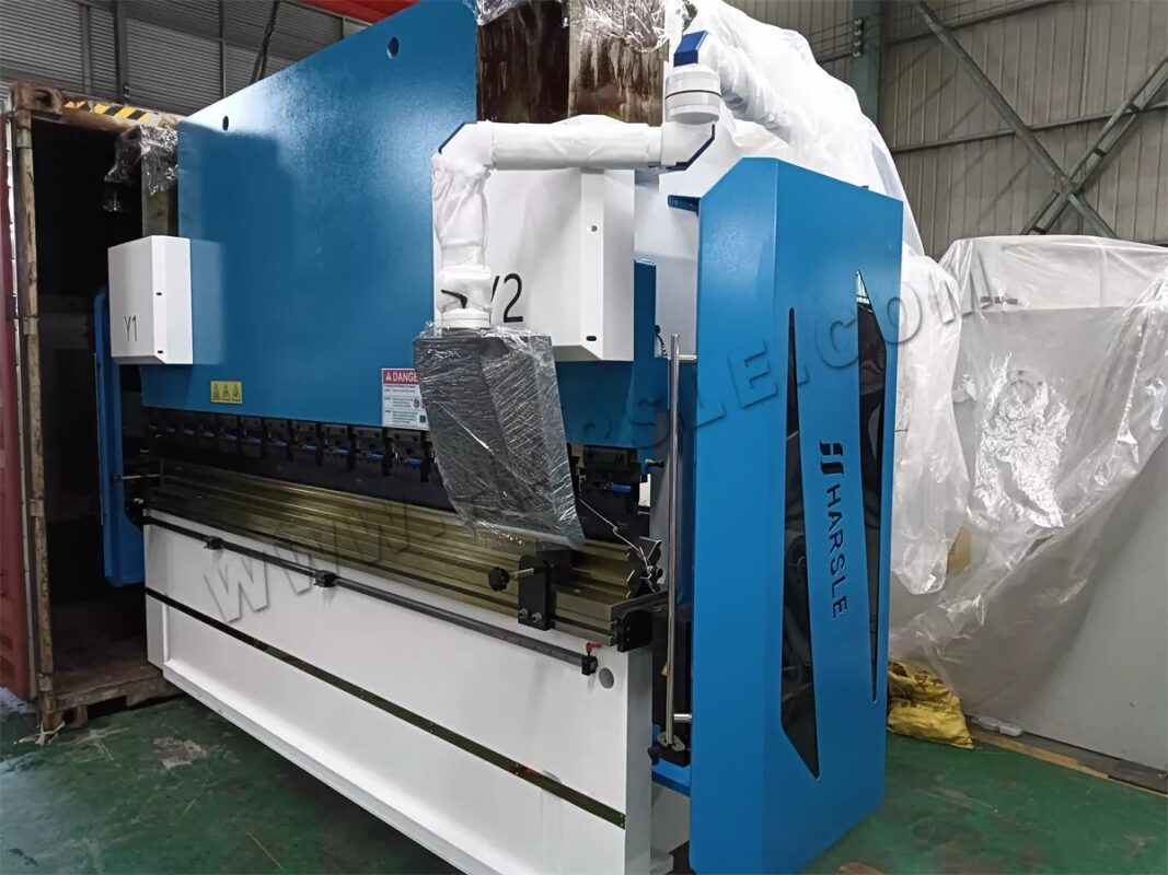 Ukraine-WE67K-250T3200 CNC Press Brake & 2 Sets of NC Press Brake