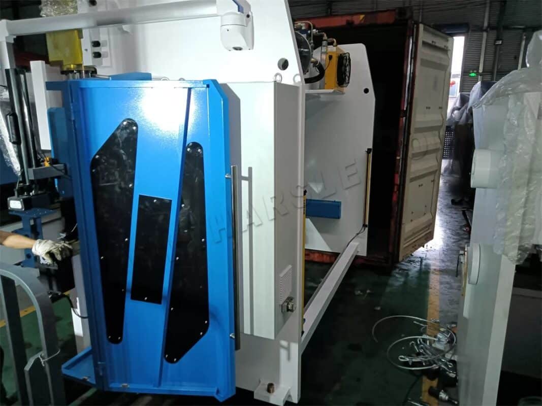 Brazil-WE67K-160T3200 CNC Press Brake & WC67K-50T2500 NC Press Brake