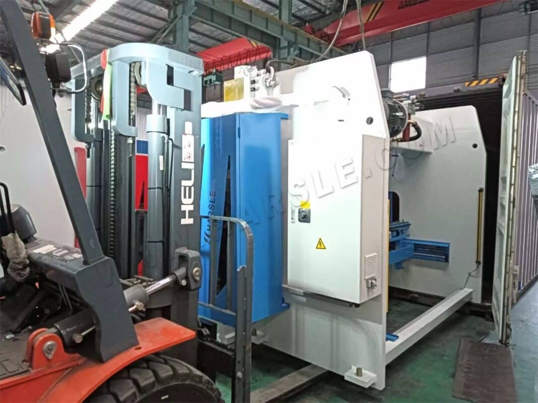 Mexico-WE67K-160T3200 CNC Press Brake And WNLJY-20B Air Compressor