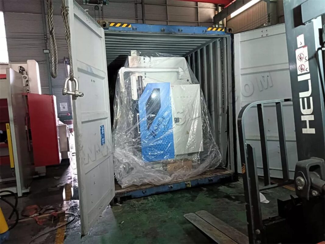 Presse plieuse CNC 8+1 axes WE67K-100T3200 DA-69T et machine de découpe laser HSX-3000W-3015