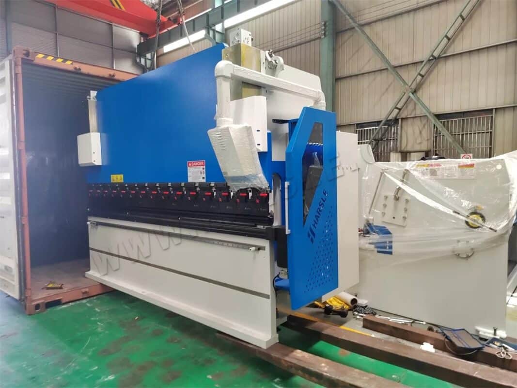 Ukraine-WE67K-100T3200 DA-53T 4+1 Axis CNC Press Brake & WE67K-100T3200 CT12PS 4+1 Axis CNC Press Brake & WC67K-250T3200 Press Brake