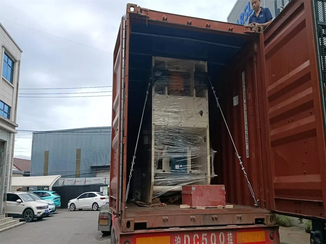 Saudi Arabia-2 Sets of QC11K-30X3200 Guillotine Shearing Machine & Y32-400T Hydraulic Press & 2 Sets of Punching Machine