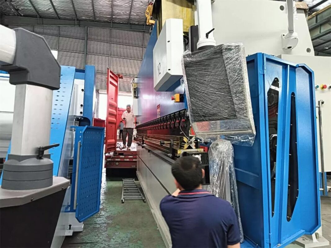Brazil-WE67K-250T6000 CNC Press Brake