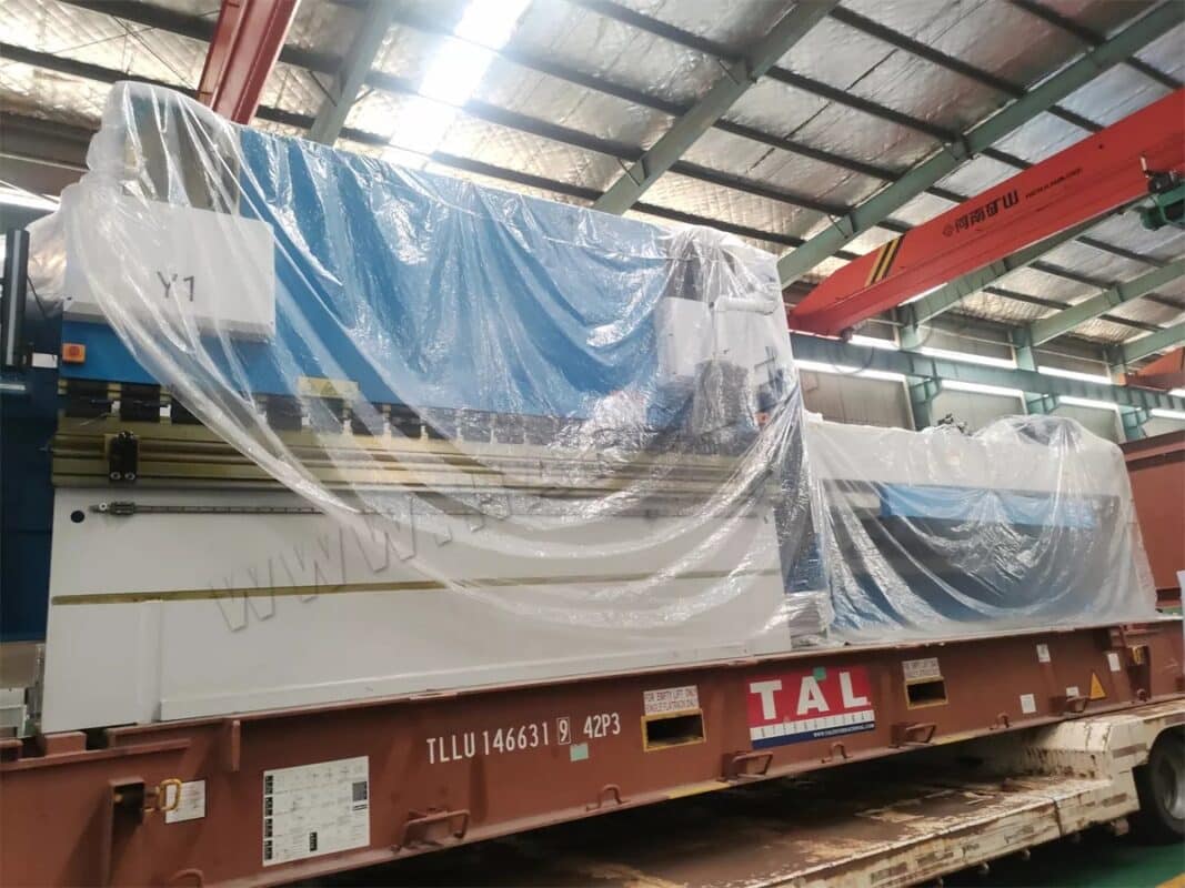 سويسرا-ماكينة ثني CNC WE67K-250T4000 وماكينة قص QC11K-8X4000