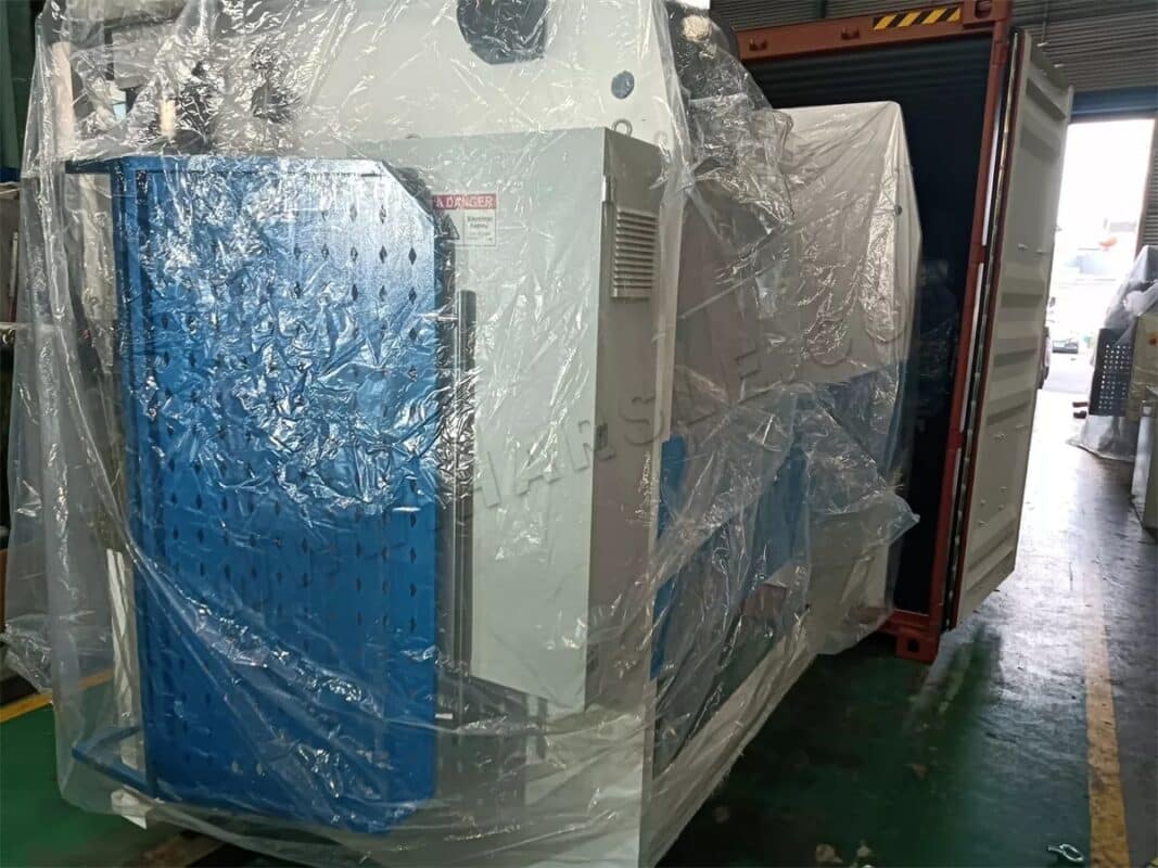 Etiópia - 2 conjuntos de prensa dobradeira e máquina de corte a laser HST-2000W-3015 e outras máquinas