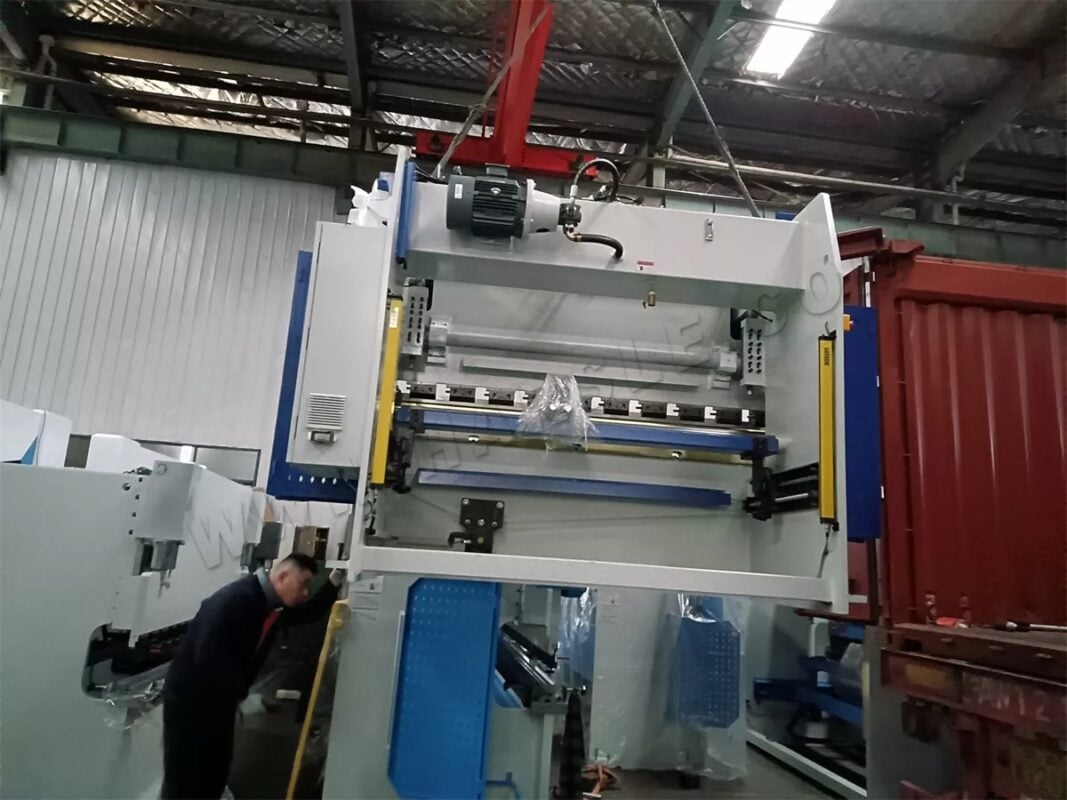 Brazil-2 Sets of WE67K-160T3200 CNC Press Brake & WC67K-63T2500 NC Press Brake