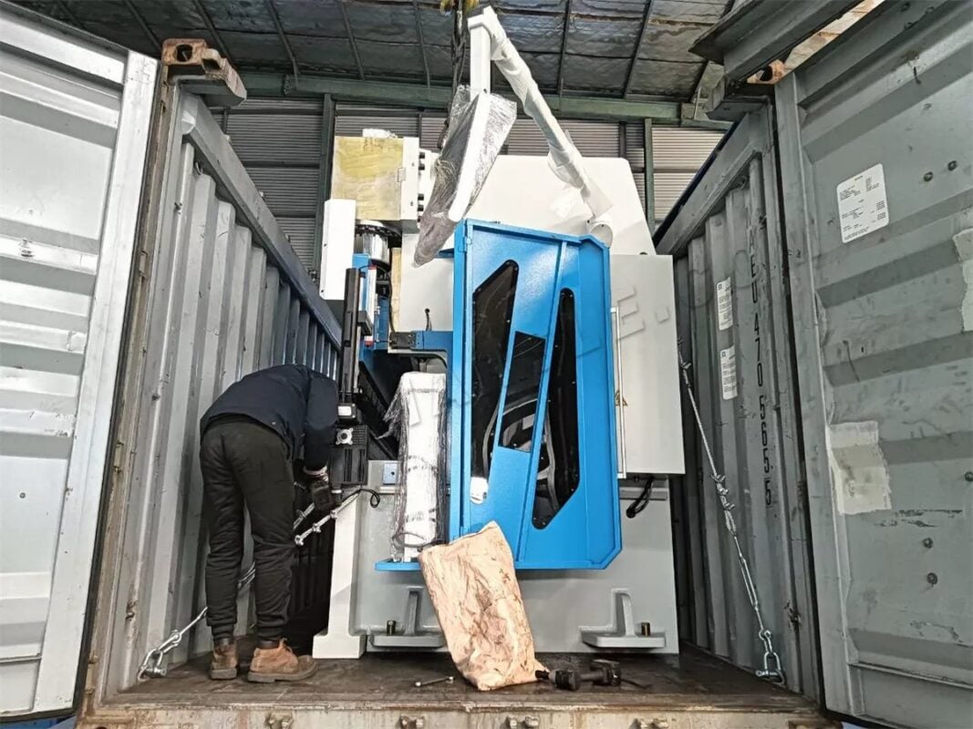 Ucraina-WE67K-300T3200 DA53T Pressa piegatrice CNC a 4+1 assi