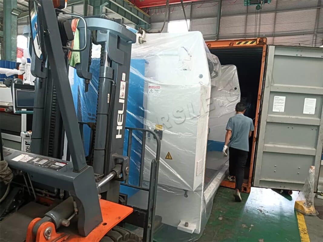 Serbia-WE67K-125T3200 Prasa krawędziowa CNC i WC67K-40T1200 Prasa krawędziowa NC