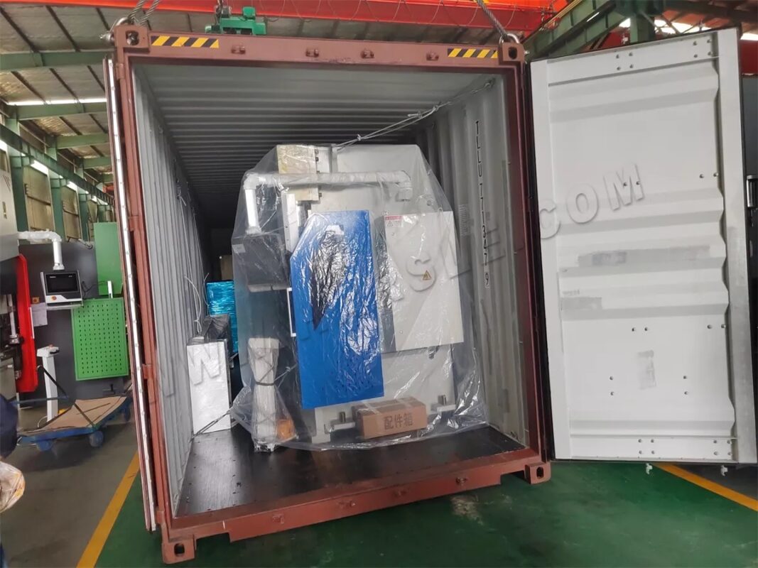 Prensa plegadora CNC USA-WE67K-125T3200 y laminadora ESR4.5*1300