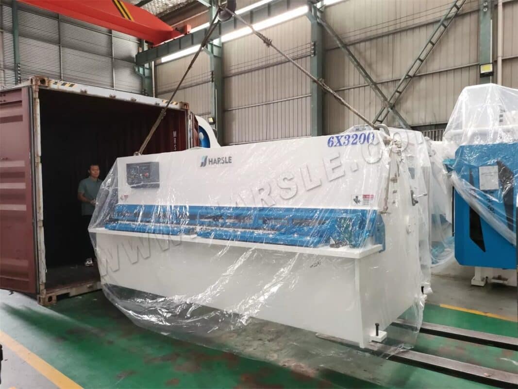 Ucraina-WE67K-100T3200 Pressa piegatrice CNC e cesoia QC12K-6X3200