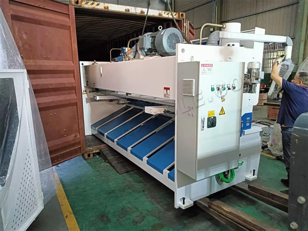 Pressa piegatrice CNC Australia-WE67K-160T4000 e cesoia QC11K-8X3200