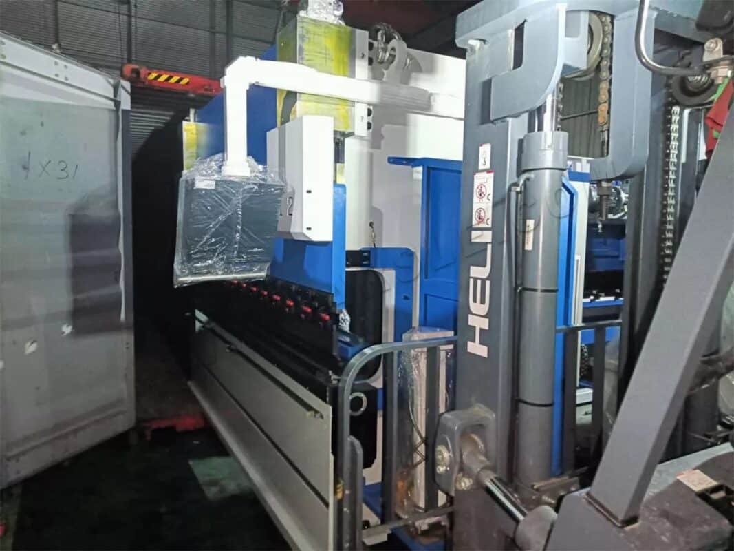 Arabie Saoudite - Machine de pliage CNC 3+1 axes WE67K-160T3200 DA53T