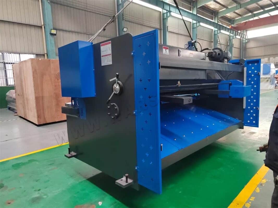 Włochy-WC67K-125T3200 NC Prasa krawędziowa i QC12K-6x3200 Belka obrotowa