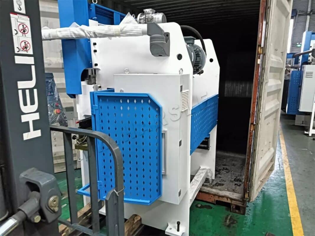 إيران - مجموعتان من مكابس الثني CNC ومكابس الثني WC67K-40T1600 NC