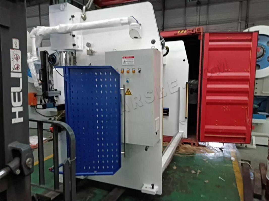 Brazil-WC67K-200T3200 NC Press Brake & QC11K-6X3200 Shearing Machine
