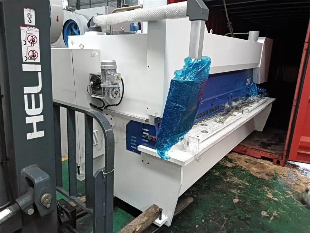 Brazil-WC67K-200T3200 NC Press Brake & QC11K-6X3200 Shearing Machine